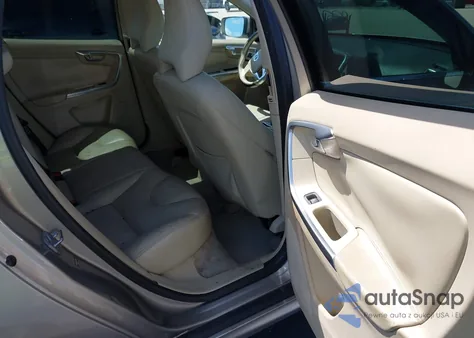 2016 Volvo Xc60 T5 Drive-E Premier из США, поврежденный, VIN YV440MDK4G2821098